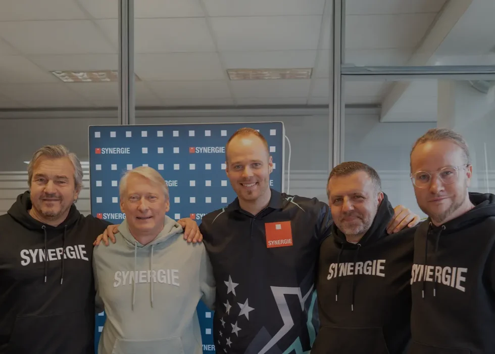 IMG_Header_Hopp-V2-980×700 Max Hopp und ein Teil des Teams von Synergie